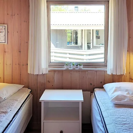 8 Person In Nexo-by Traum *